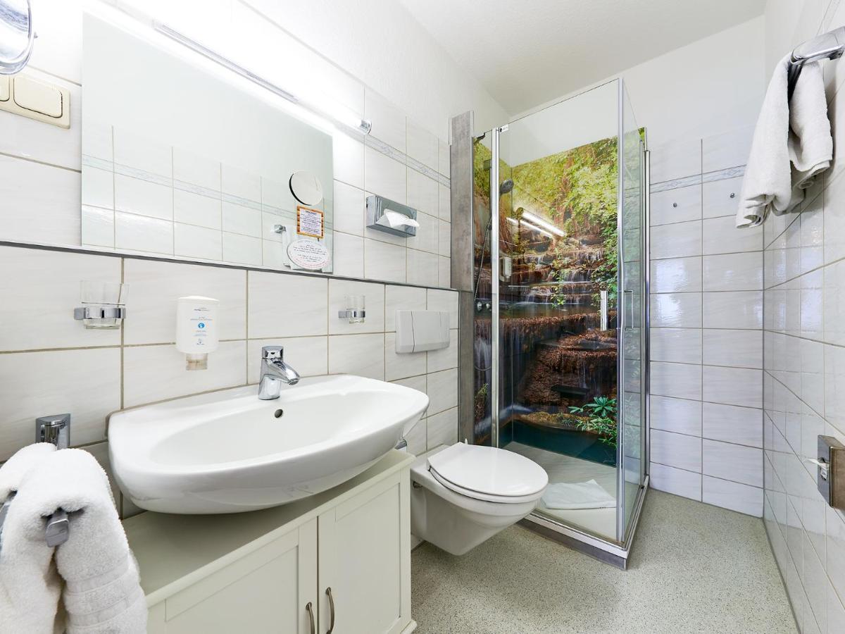 Vitalhotel Am Stadtpark Superior Бад-Гарцбург Экстерьер фото
