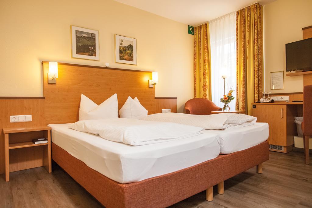 Vitalhotel Am Stadtpark Superior Бад-Гарцбург Экстерьер фото