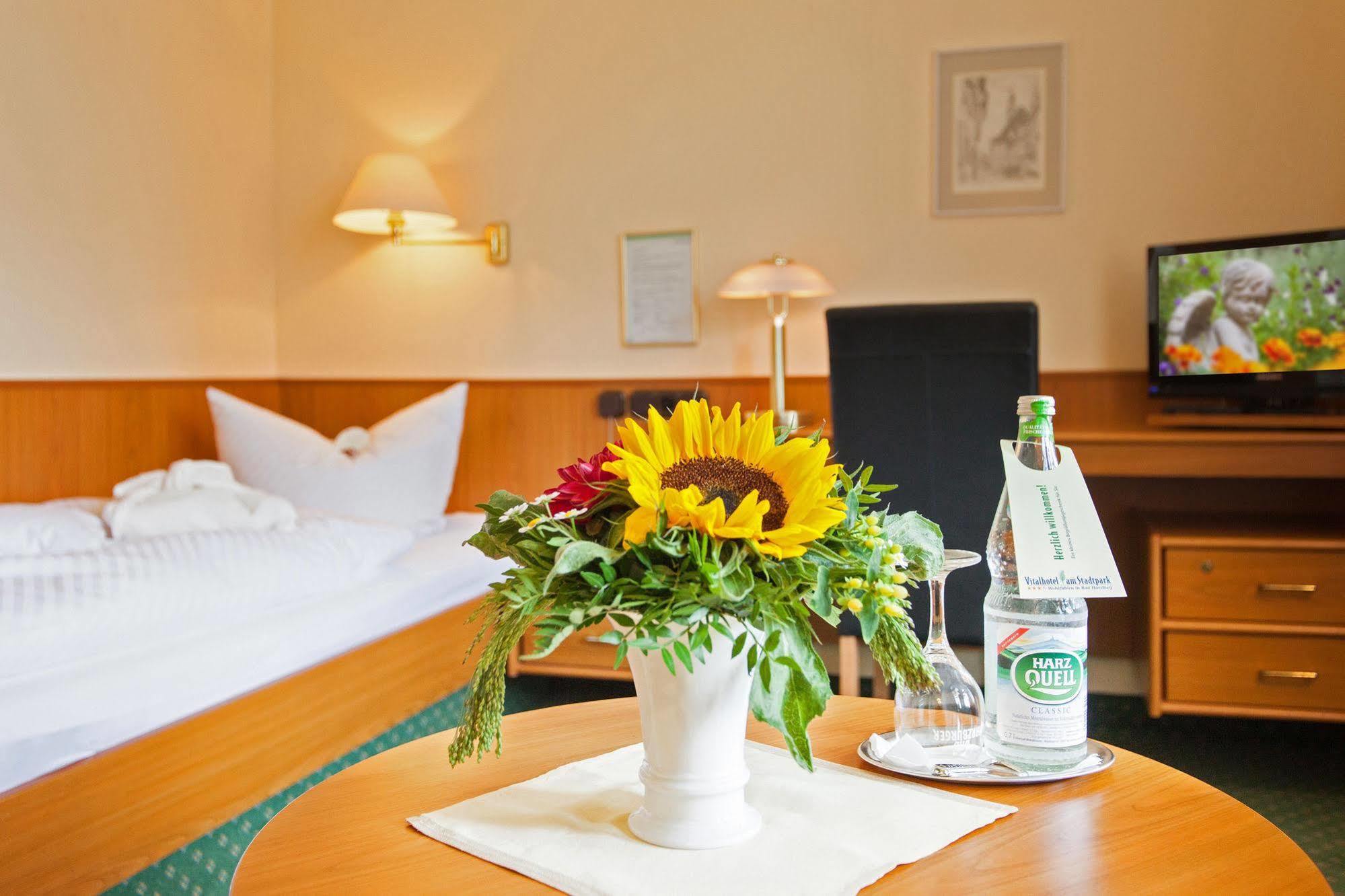 Vitalhotel Am Stadtpark Superior Бад-Гарцбург Экстерьер фото