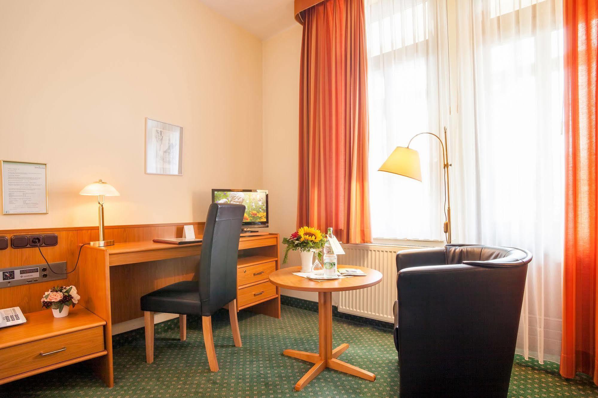 Vitalhotel Am Stadtpark Superior Бад-Гарцбург Экстерьер фото