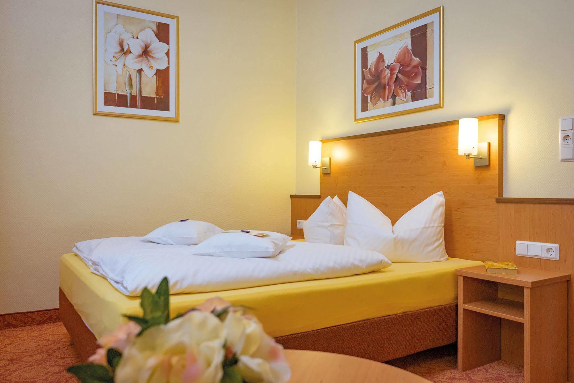 Vitalhotel Am Stadtpark Superior Бад-Гарцбург Экстерьер фото