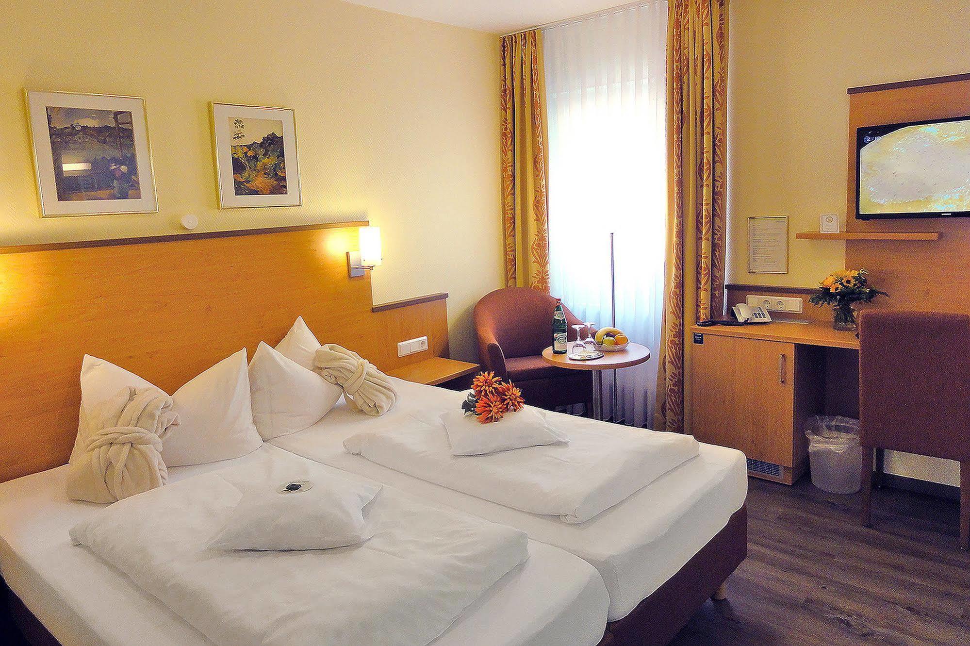 Vitalhotel Am Stadtpark Superior Бад-Гарцбург Экстерьер фото