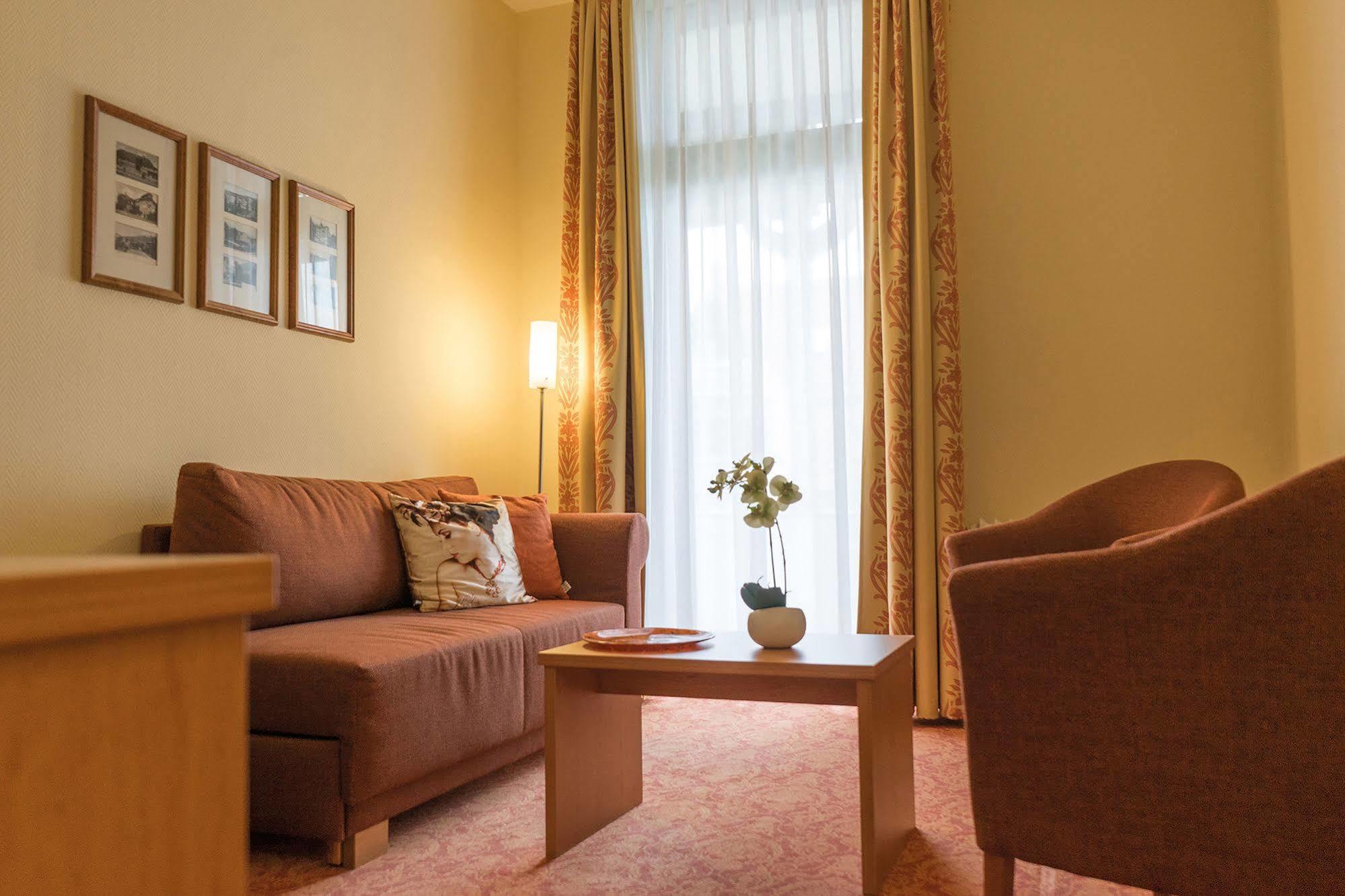 Vitalhotel Am Stadtpark Superior Бад-Гарцбург Экстерьер фото
