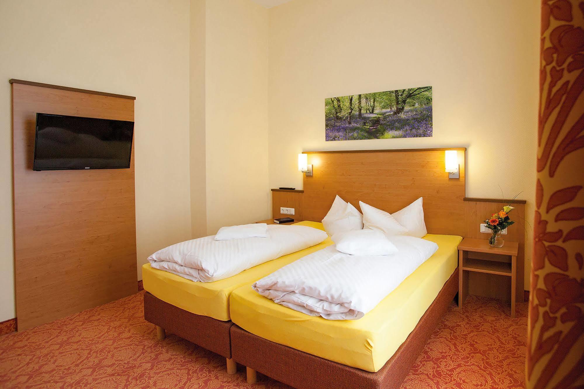Vitalhotel Am Stadtpark Superior Бад-Гарцбург Экстерьер фото