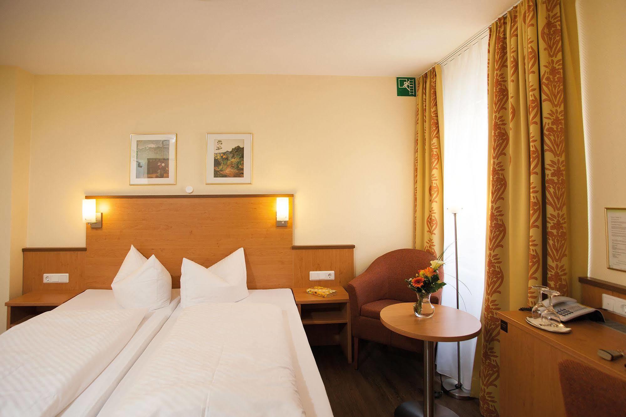 Vitalhotel Am Stadtpark Superior Бад-Гарцбург Экстерьер фото