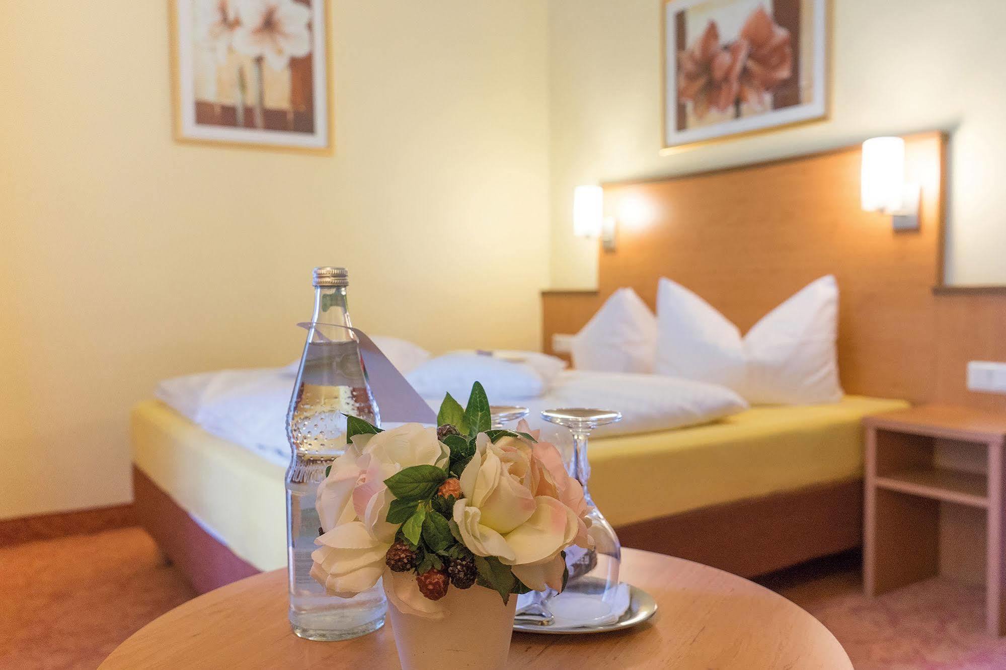 Vitalhotel Am Stadtpark Superior Бад-Гарцбург Экстерьер фото